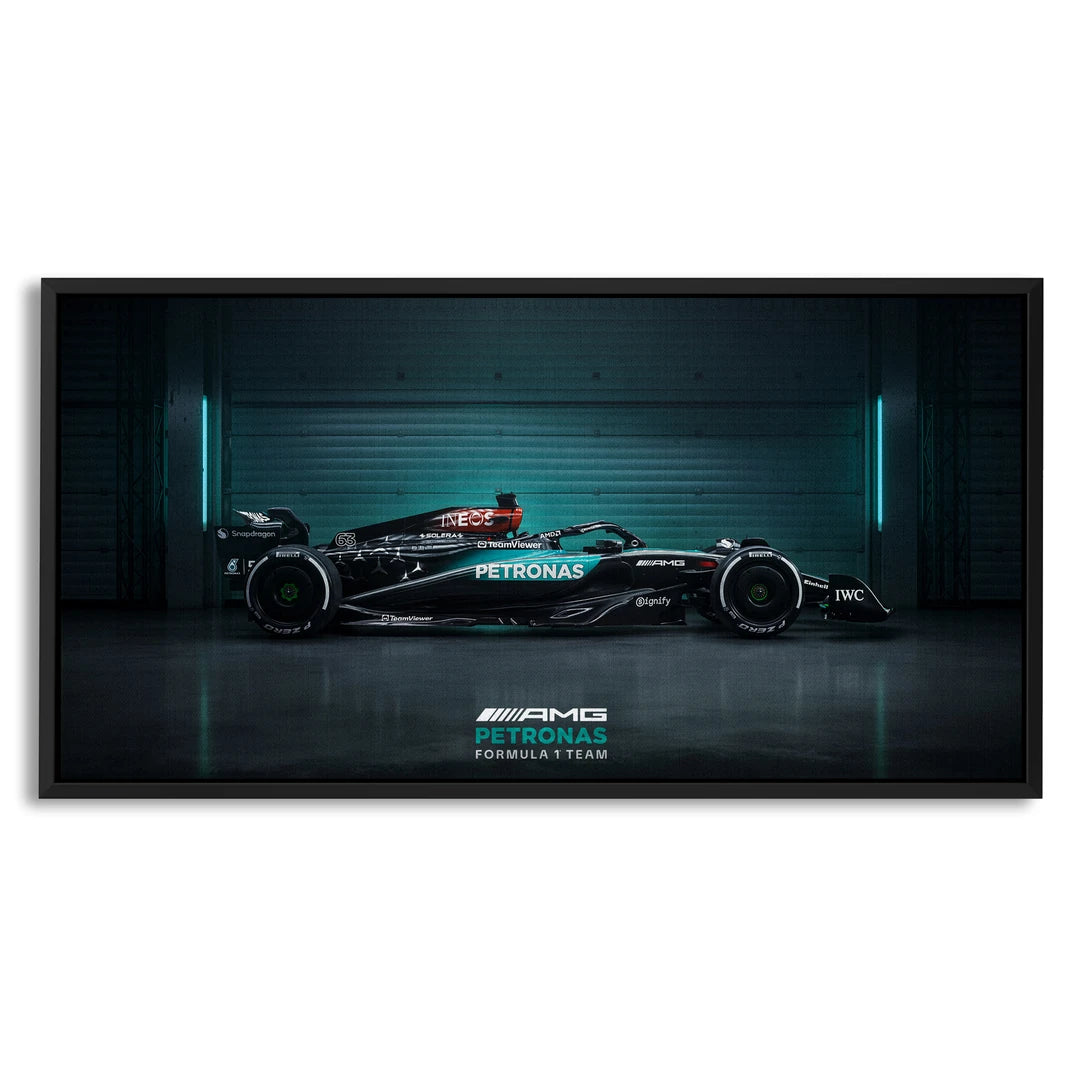 Mercedes F1 z Boku | Obraz, w czarnej ramie, widok z przodu