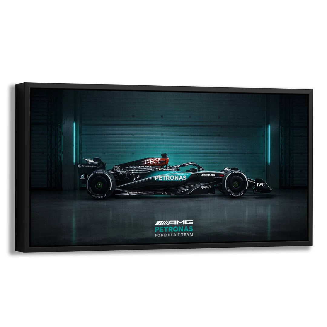 Mercedes F1 z Boku | Obraz, w czarnej ramie, pod kątem