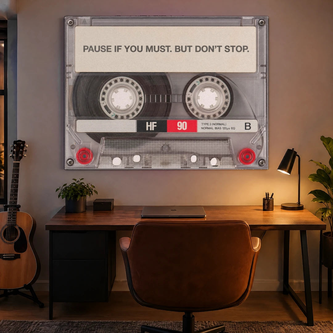 Kaseta Pause If You Must | Plakat, we wnętrzu